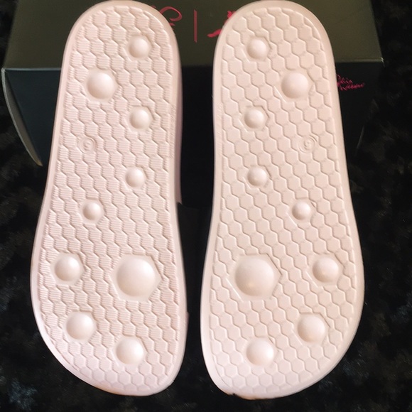 Limited Edition Puma Leadcat by Sophia Webster - Picture 3 of 3